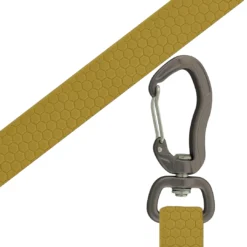 Guldgult koppel med karbinhake – Hexamönstrat 20mm PVC – Barr Häxa